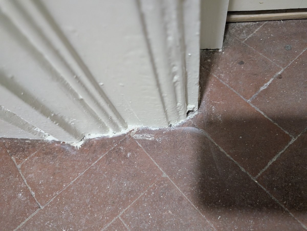 Satisfying professional tile cleaning in an entrance hall in Bristol 2 svg%3E